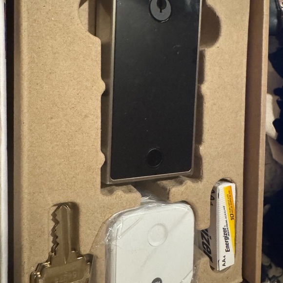 Brand new over 500.00 smart lock touchless - Picture 2 of 9